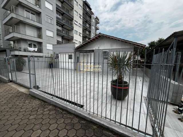 Casa de 3 dormitórios semimobiliada no Centro de Dois Irmãos para a locação