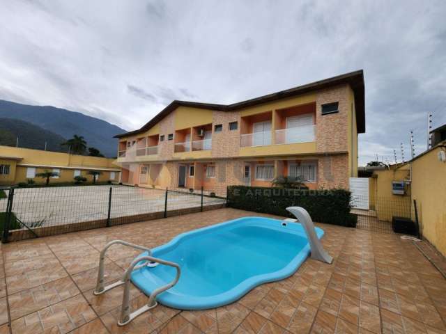 Lindo Sobrado com Piscina no Massaguaçu