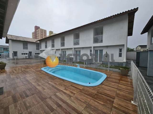 Lindo Sobrado em condomínio com Piscina, 2 Suítes !!!