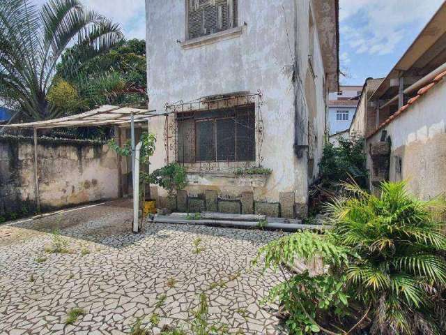 Casa à venda no Macuco em Santos