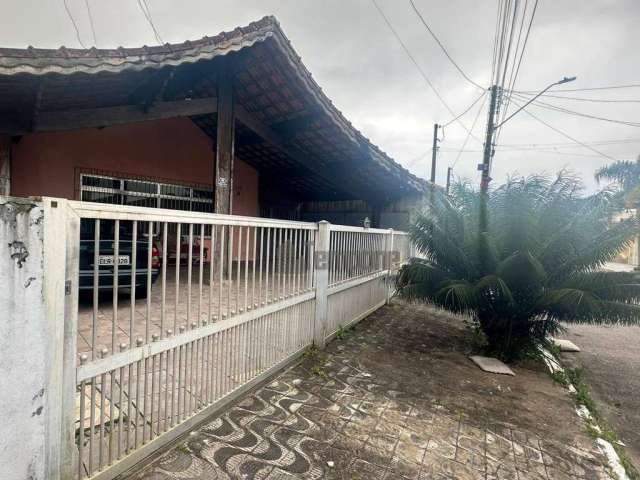 Casa com 3 dormitórios à venda, a 300 metros da praia, 234 m² por R$ 460.000 - Solemar - Praia Grande/SP