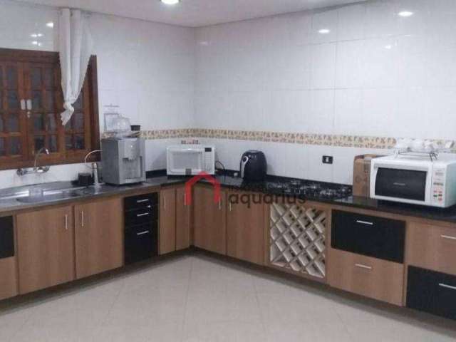 Sobrado com 4 dormitórios à venda, 196 m² por R$ 692.000,00 - Jardim Bela Vista - Jacareí/SP