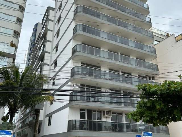 Apartamento amplo na quadra do mar com 177 m2 privativos - 4 quartos em Centro