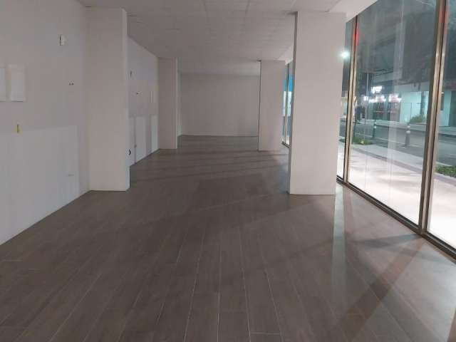 Excelente Sala Comercial Térrea  no centro de Bal. Camboriú