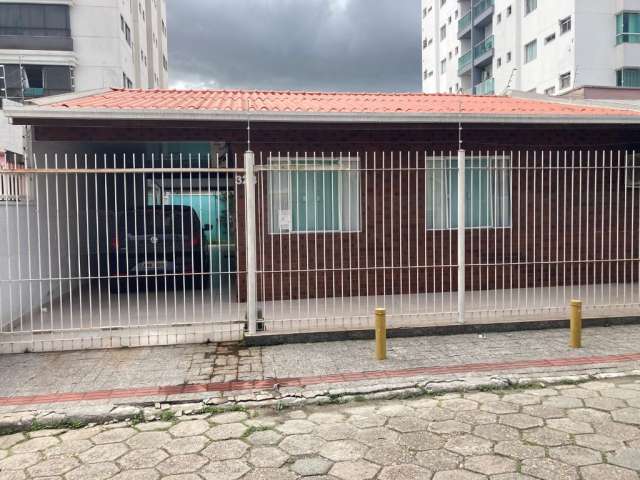 Casa à venda com 2 quartos, São João - Itajaí