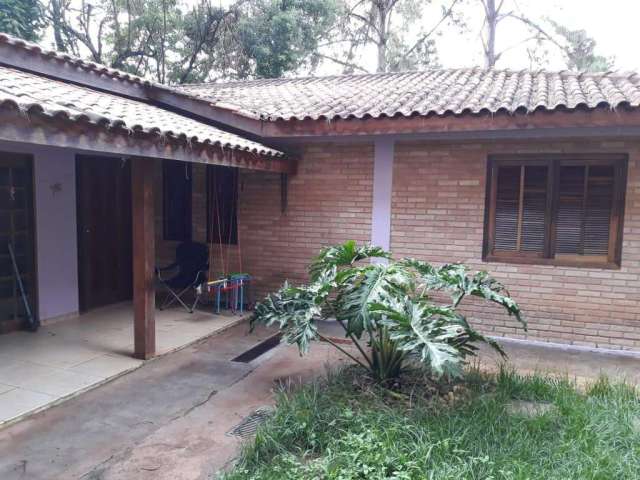 Casa em Condomínio para Venda em Cotia, Colinas de São Fernando, 5 dormitórios, 2 suítes, 4 banheiros, 2 vagas