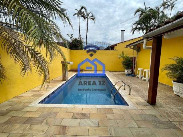 Casa à venda Martim de Sá com piscina, 2 dormitórios, sendo 1 suíte, sala com 2 ambientes e garagem