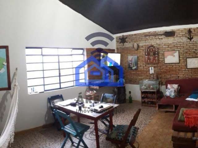 Casa à venda no bairro do Indaiá com 3 Dormitórios, 2 Banheiros, Cozinha, Sala, Edícula, 3 vagas de