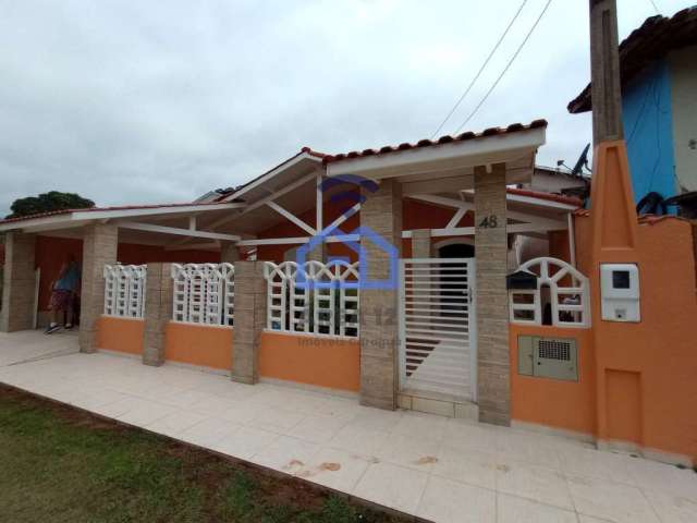 Linda casa à venda no bairro Maranduba em Ubatuba, a apenas 500m da praia - Próxima ao centro comer