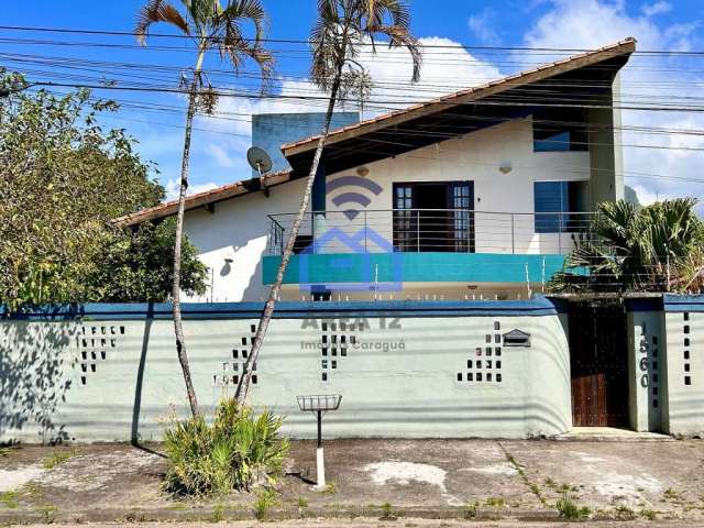 Lindo e amplo sobrado com 04 dormitórios à Venda no bairro do Indaiá a poucas quadras da praia em C