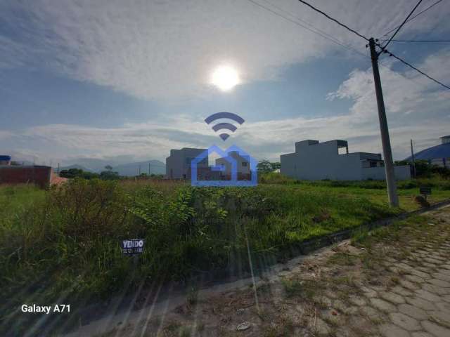 Terreno de 180m² à Venda no Jaraguá em Caraguatatuba: Ótima Localização para Construir sua Casa dos