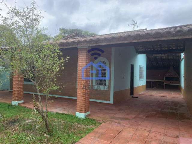 Casa à venda no bairro do Indaiá em Caraguatatuba, SP - 03 Dormitórios, sendo 01 suíte, área com ch