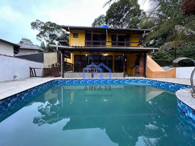 Casa em condomínio para Locação no bairro Cocanha em Caraguatatuba, SP - com 3 suítes, piscina, chu