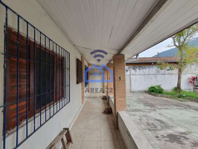 Casa ampla à venda no bairro do Sumaré em Caraguatatuba, SP - 350m² de terreno, casa com 4 dormitór