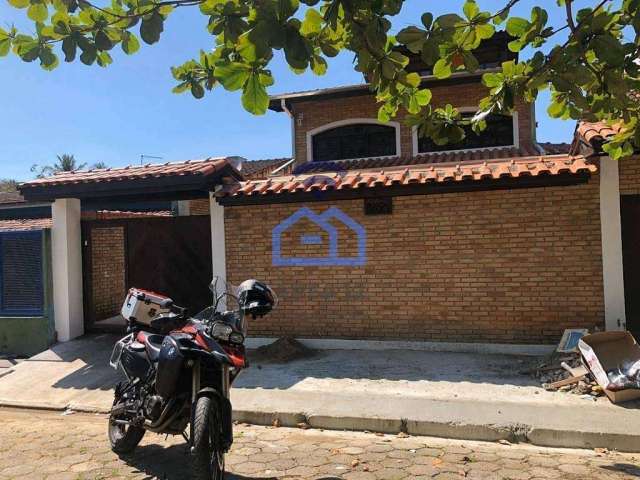 Casa para locação no bairro da Cocanha em Caraguatatuba, SP - 250m², com 4 dormitórios, sendo 2 suí