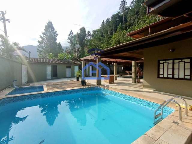 Casa com piscina, campo de futebol e área gourmet em terreno de 900m² para Locação no bairro do Mas