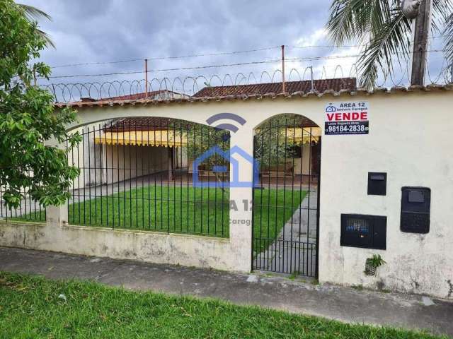 Casa ampla à venda a apenas 200m da praia no bairro da Martim de Sá em Caraguatatuba, SP - Conheça