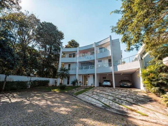 Casa em Condomínio, com 4 suítes no melhor da Chácara Monte Alegre.