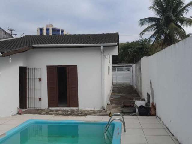 Casa para Venda em Caraguatatuba, Vila Atlântica, 2 dormitórios, 1 suíte, 2 banheiros, 2 vagas