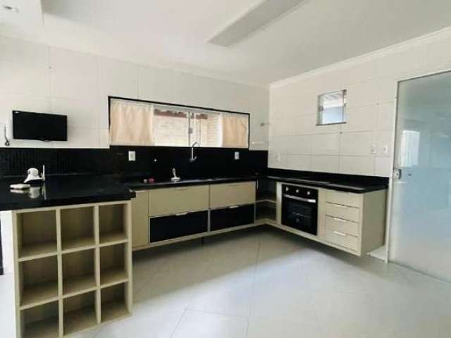 Casa com 4 quartos à venda na Rua Ana C B Dias, Buraquinho, Lauro de Freitas, 240 m2 por R$ 800.000