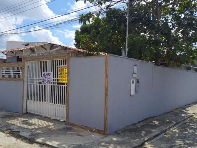 Vendo casa de 3 quartos, sendo 1 suíte e ponto comercial