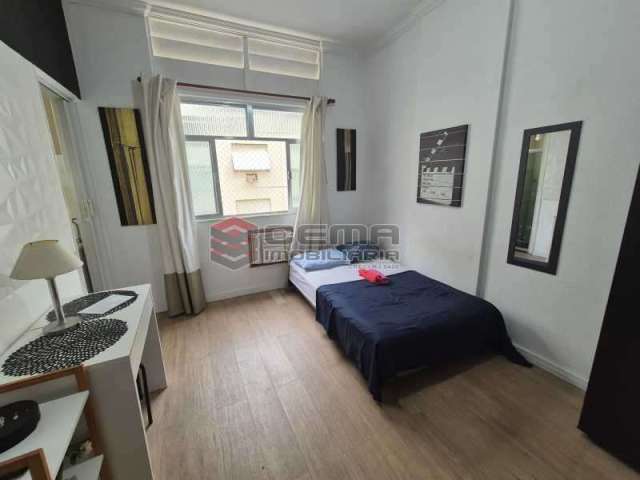 Apartamento à venda na Rua Anita Garibaldi, Copacabana, Rio de Janeiro, 22 m2 por R$ 395.000