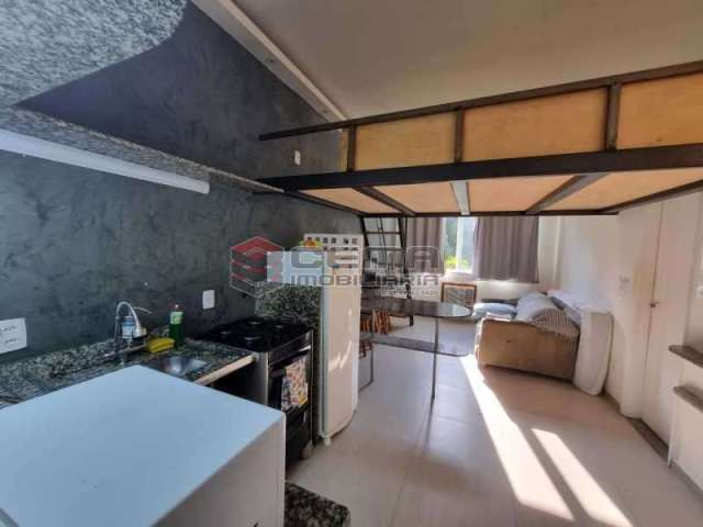 Kitnet / Stúdio à venda na Rua Pedro Américo, Catete, Rio de Janeiro, 24 m2 por R$ 270.000