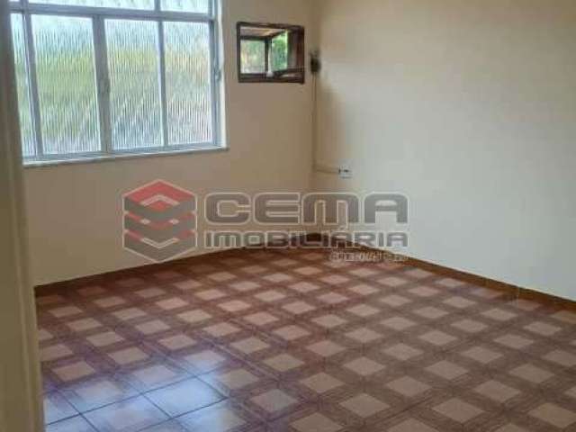 Casa comercial com 1 sala para alugar na Estrada Intendente Magalhães, Marechal Hermes, Rio de Janeiro, 60 m2 por R$ 2.250