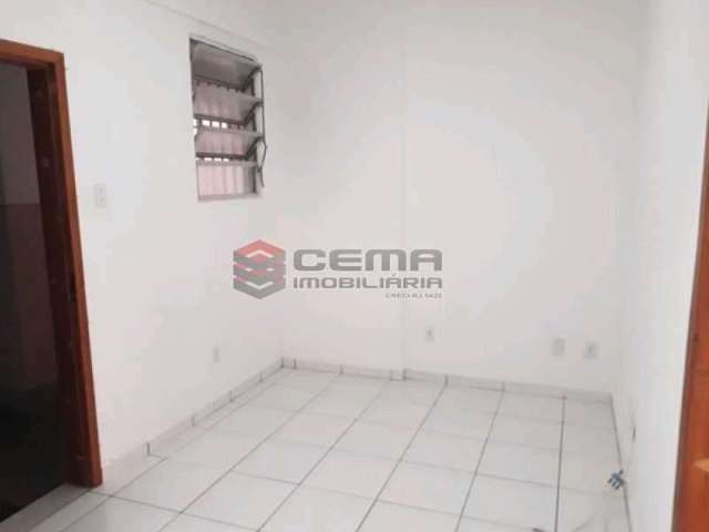 Sala comercial com 2 salas à venda na Rua Alcindo Guanabara, Centro, Rio de Janeiro, 30 m2 por R$ 150.000