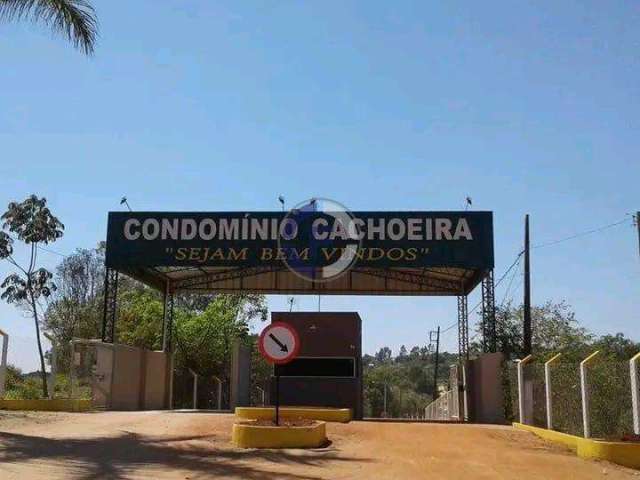 Casa á venda no Condomínio Cachoeira, perfeita pros finais de semana