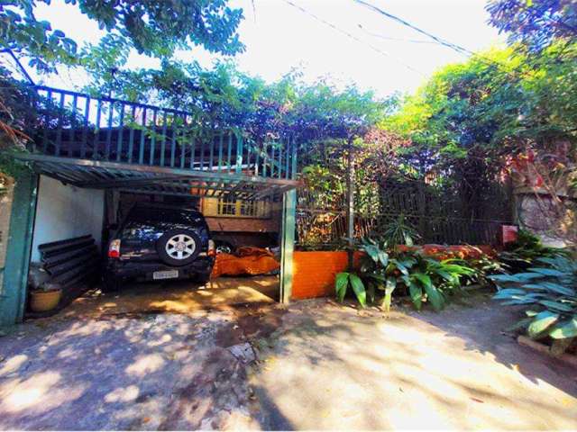 Chalé no Jardim Petrópolis, 2 dormitórios, 1 suíte, 4 salas, edícula com suite, 3 banheiros, 2 vagas, 180 m2, R$890.000,00