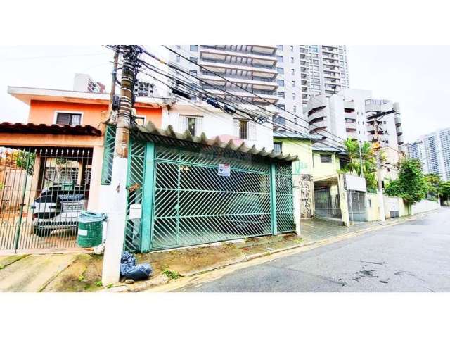 Sobrado no Brooklin 3 dormitórios, 3 banheiros, edícula, 2 vagas de garagem, quintal por R$749.000,00 paralela a Avenida Roque Petroni Jr, Brooklin