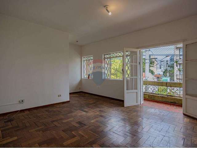 Vende-se apto Vintage com varanda, Rua Simão Álvares, 798, Pinheiros, com 82 m², 2 dormitórios, por R$790.000,00.