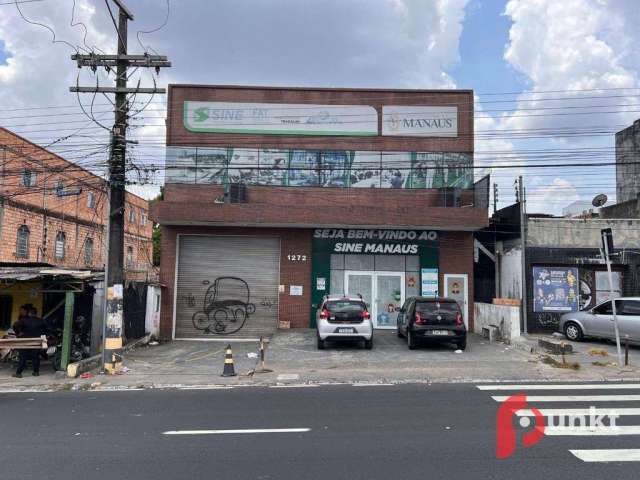 Prédio Comercial, localizado na Av. Constantino Nery, com 936m2 (03 pavimentos).