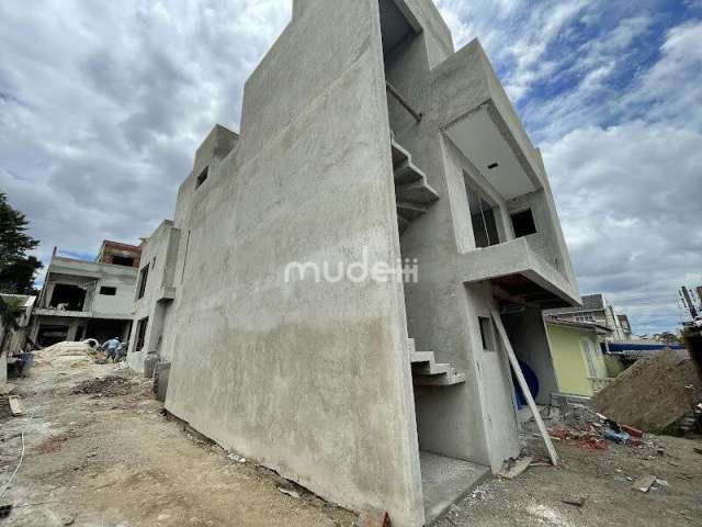 Sobrado à venda no bairro Xaxim - Curitiba/PR