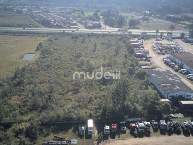 Área Industrial na Borda do Campo