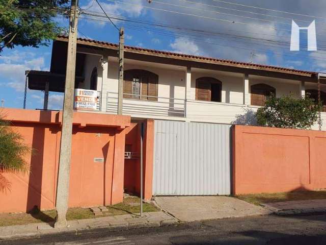 Sobrado com 3 dormitórios à venda, 300 m² por R$ 849.000,00 - Loteamento Vila Verde - Campo Largo/PR