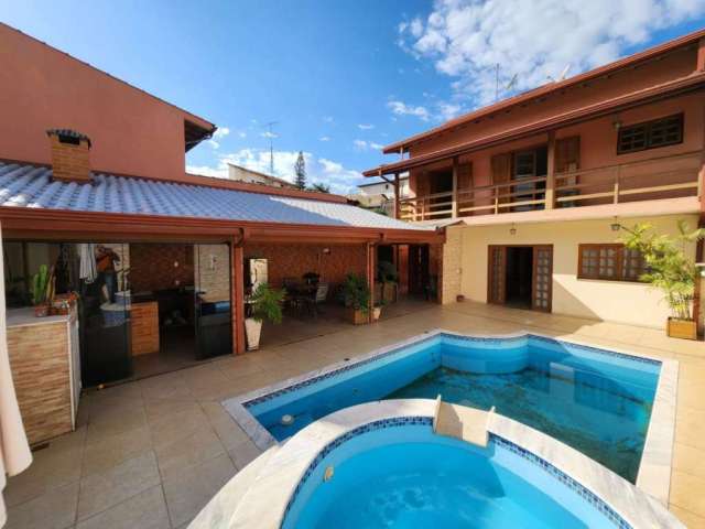 Casa com 3 dormitórios à venda, 250 m² por R$ 1.060.000,00 - Centro - Vinhedo/SP