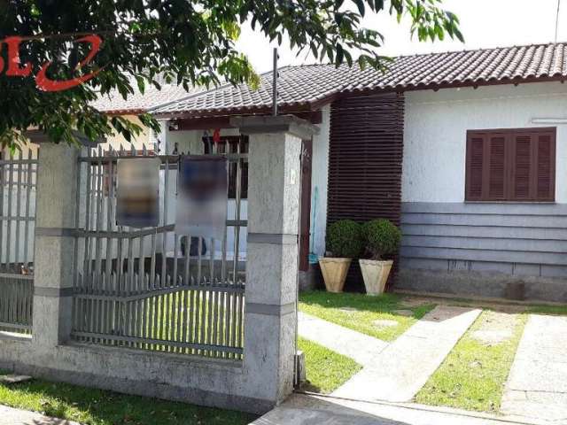 Casa Padrão 3 dormitórios com Pátio e 2 vagas