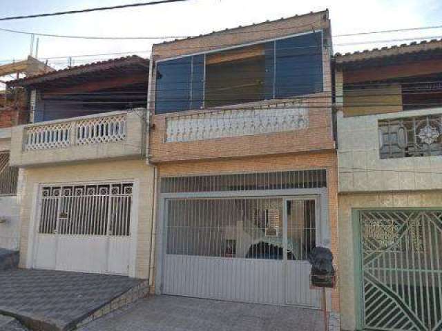 VENDA DE SOBRADO NO PARQUE PIRATININGA, EM ITAQUAQUECETUBA/SP, 125m² com 2 casas, área gourmet com churrasqueira e garagem com 2 vagas. CONSULTE-NOS.