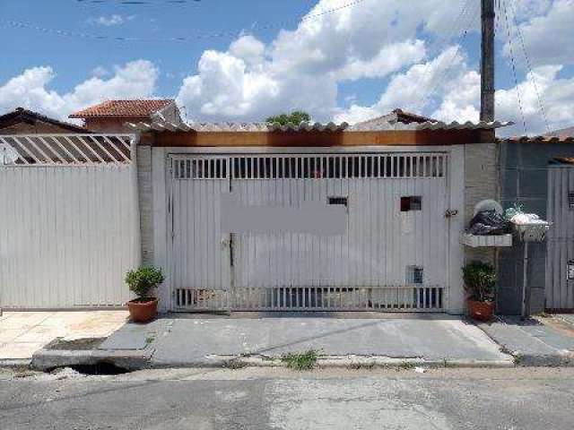 VENDA DE CASA TÉRREA NO BAIRRO DA PENHA, EM ARUJÁ/SP, 73m² com 3 quartos, sala de estar, área gourmet e garagem coberta para 02 autos. CONSULTE-NOS.