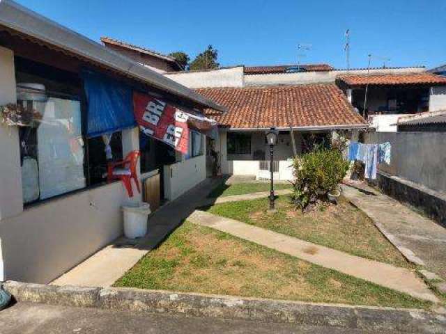 VENDA DE SOBRADO NO JORDANÓPOLIS, EM ARUJÁ/SP, 80m² c/ 2 quartos, sala de estar, churrasqueira, quintal com vista linda, jardim e 5 vagas CONSULTE-NOS