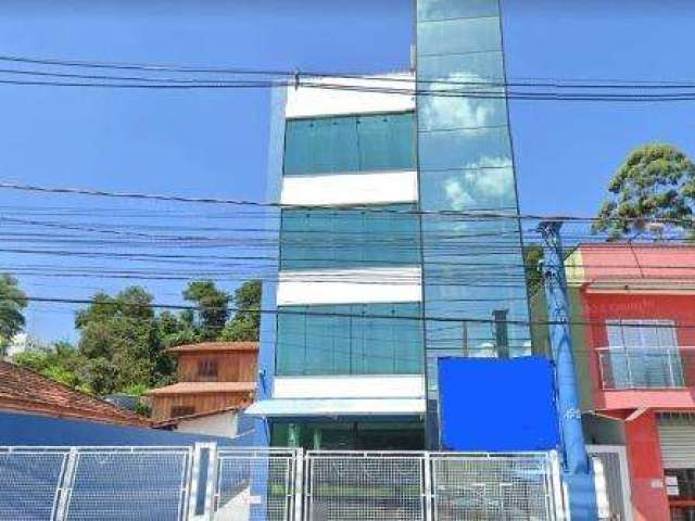 LOCAÇÃO DE SALÃO COMERCIAL NO CENTRO DE ARUJÁ/SP, OPORTUNIDADE DE NEGÓCIO de 143m² com 02 toaletes e 01 vaga de estacionamento. CONSULTE-NOS.