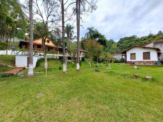 VENDA DE CHÁCARA NO ARALU, EM SANTA ISABEL/SP, área de 4.500m² com A/C 415m², casa de caseiro, piscina, churrasqueira e mina d&apos;água. CONSULTE-NOS.