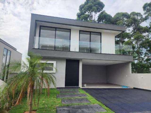 VENDA DE SOBRADO MODERNO NO CONDOMÍNIO ARUJÁ V, EM ARUJÁ/SP, com 300m², 04 suítes, sala 03 ambientes, piscina e garagem para 04 carros. CONSULTE-NOS.