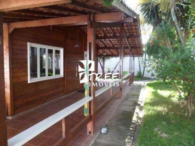 Casa a venda no Condomínio Arujazinho II com 1200m² de terreno, 400m². CONSULTE-NOS.