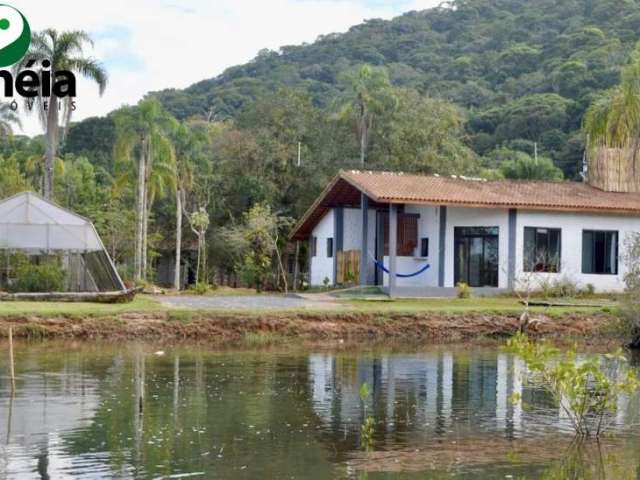 Casa no Ariri com piscina, quadra e garagem para Barco - disponível para venda - Cananéia - Litoral Sul de SP