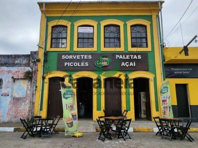 Palacete Histórico à venda, contendo residência e salão comercial no Centro de Cananéia/SP