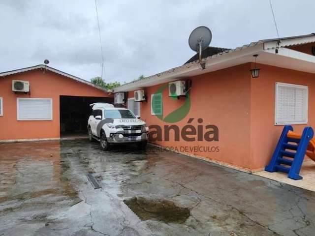 Casa com 4 dormitórios (2 suítes) mobiliada e equipada no Porto Cubatão - Cananéia/SP