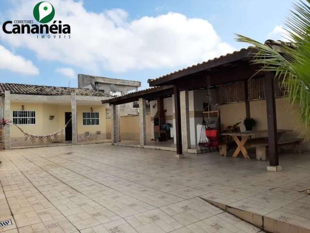 Casa com 2 suítes para venda - bairro Rocio - Cananéia/SP